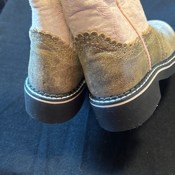 New Ariat Kids Boots in Light Pink and Tan - Picture 3 of 8